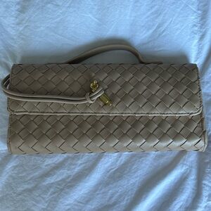 Elegant Tan Woven Clutch, designer like!!! Never worn, brand new